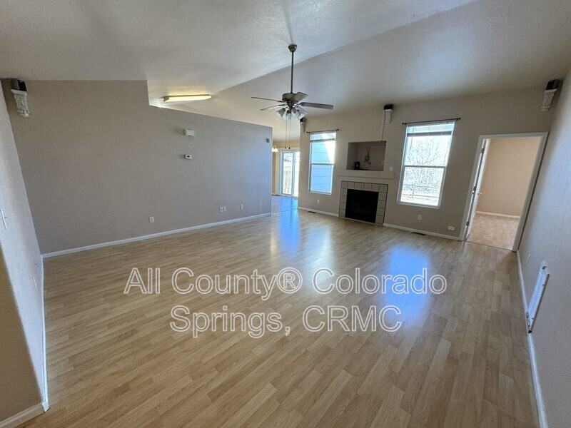 1305 Lords Hill Dr - Photo 7 of 25