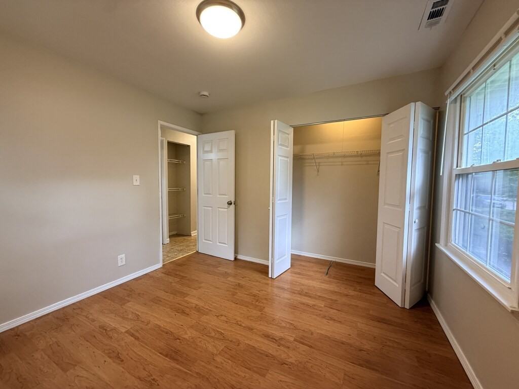 1004 Oakland Dr #1 - Photo 5 of 30
