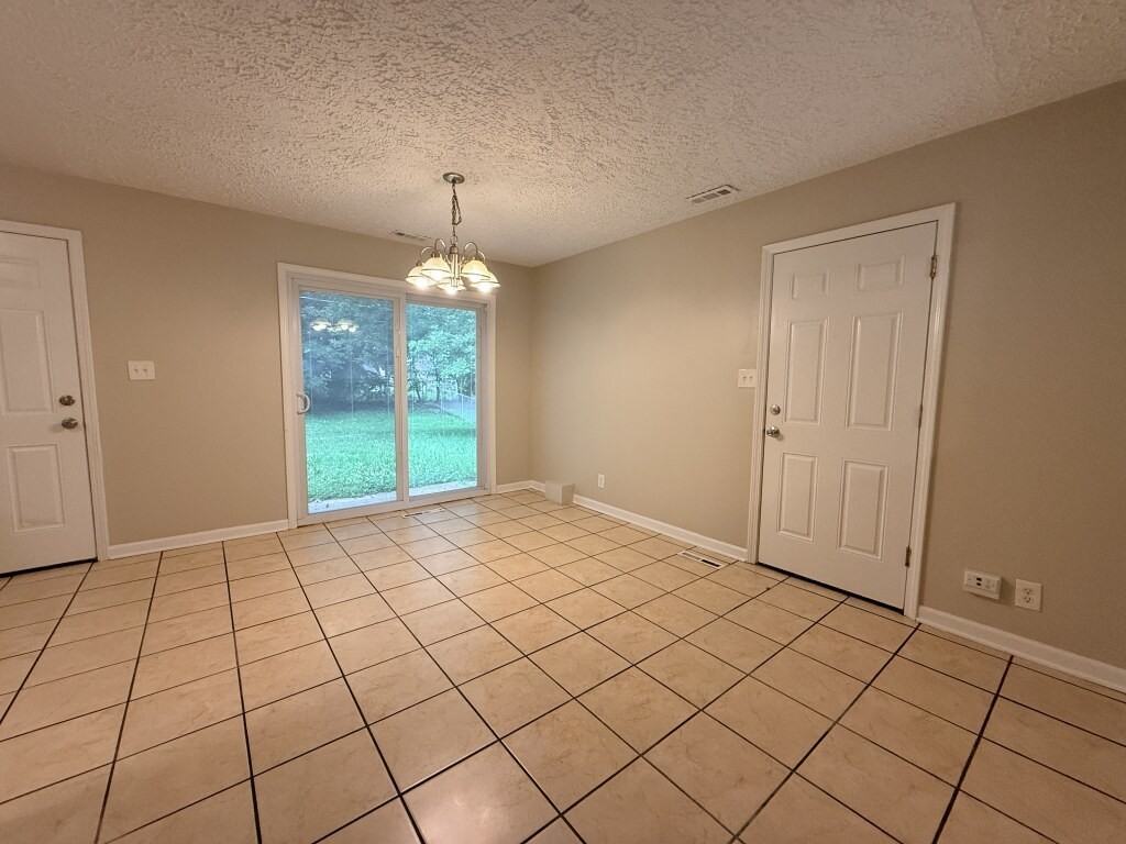 1004 Oakland Dr #1 - Photo 6 of 30