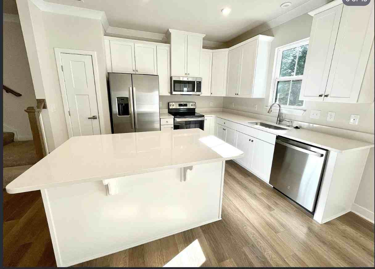 53 Connaught Ct #1 - Photo 3 of 20
