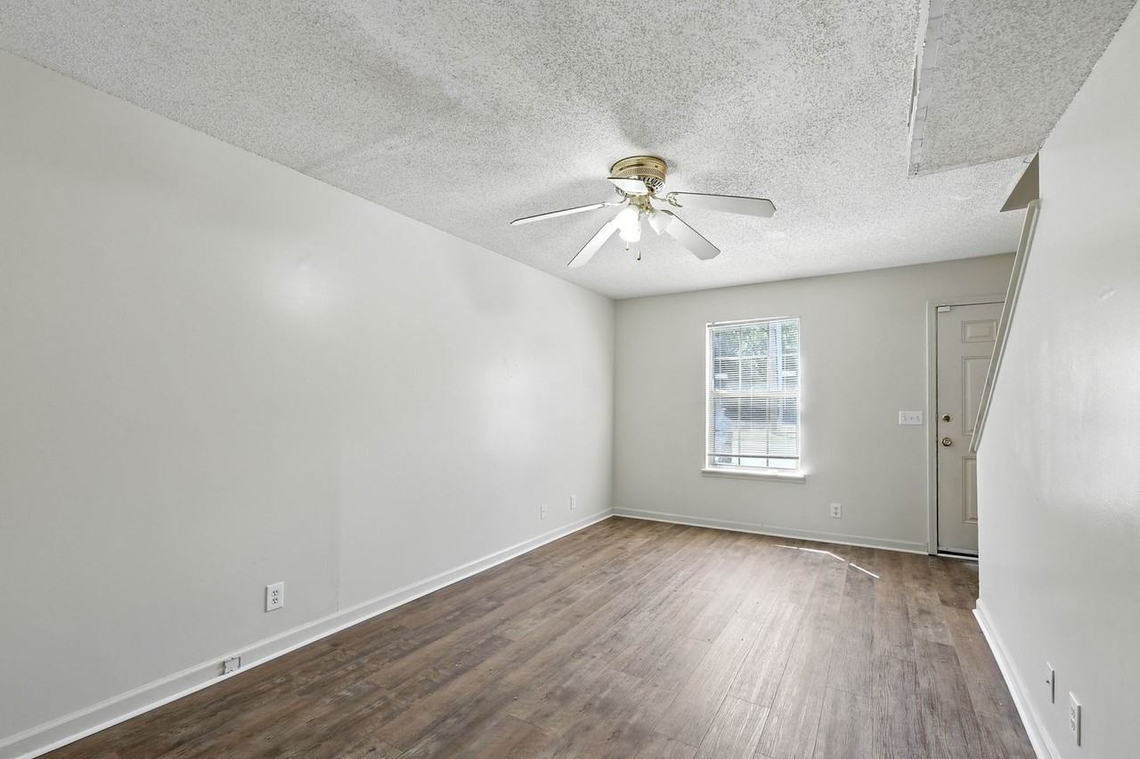 253 Stateline Rd - Photo 5 of 17