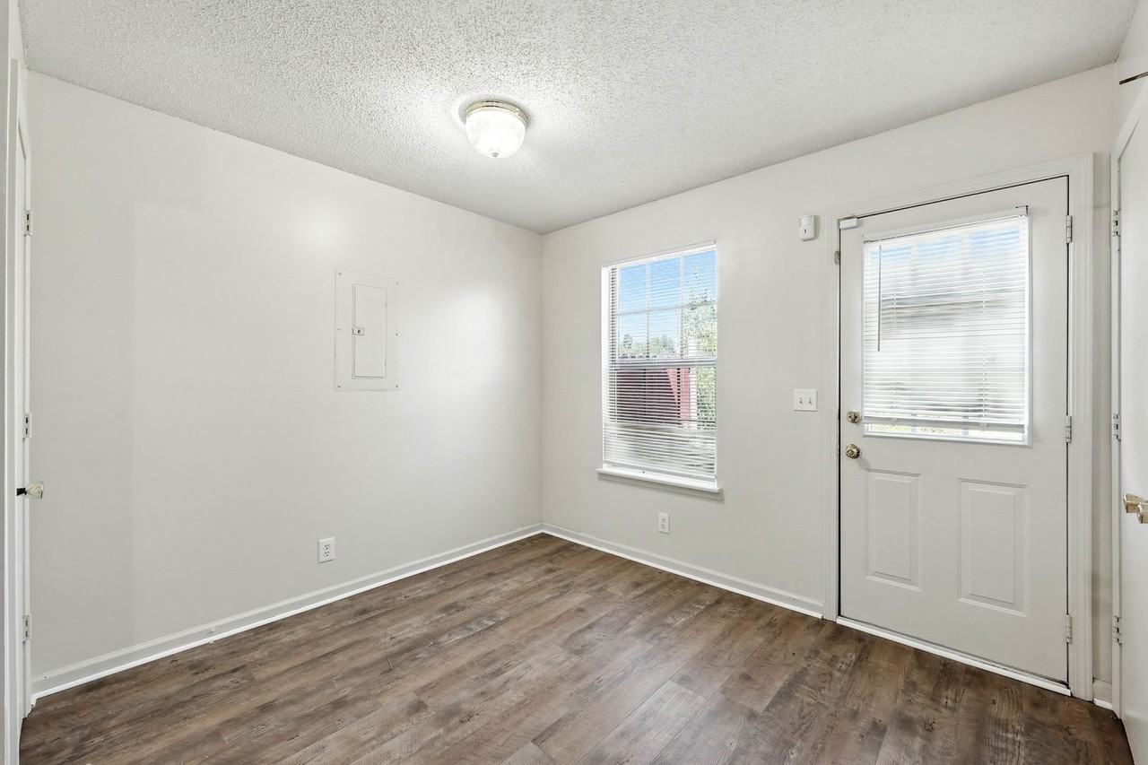 253 Stateline Rd - Photo 7 of 17