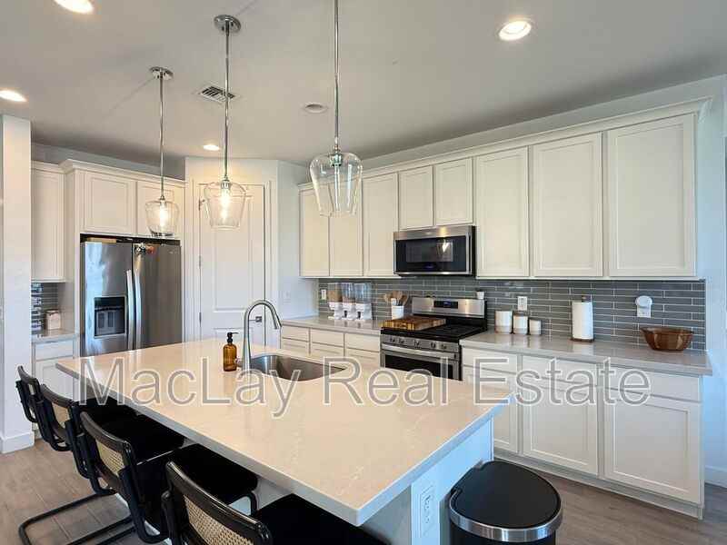 10312 E Revolution Dr - Photo 2 of 26