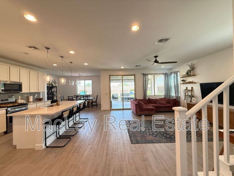 10312 E Revolution Dr - Photo 6 of 26