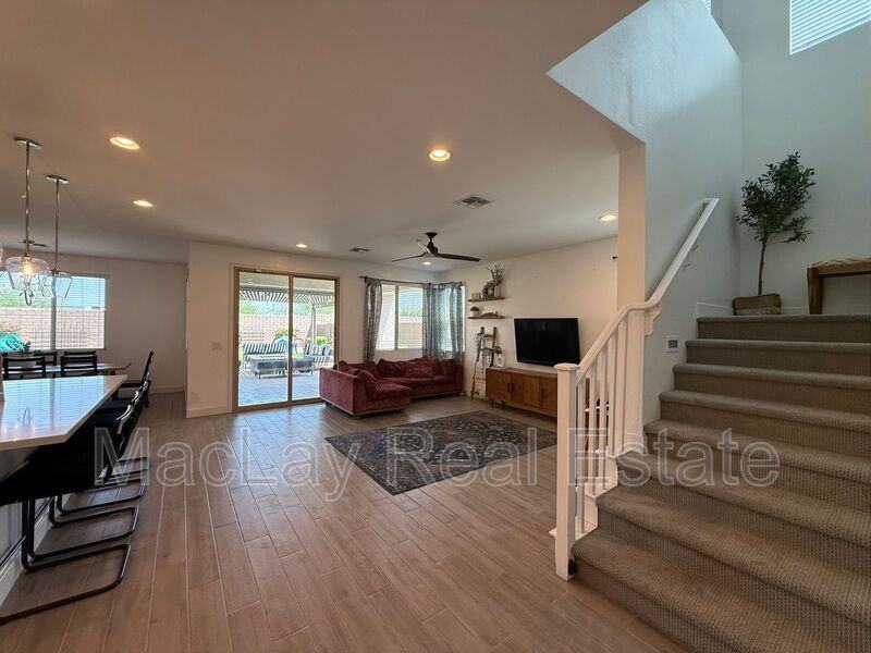 10312 E Revolution Dr - Photo 7 of 26