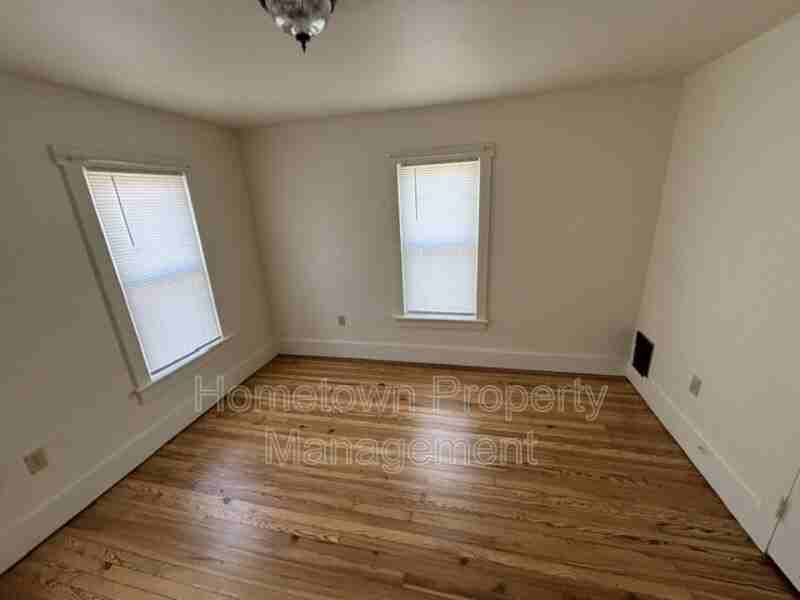 1135 Chestnut St - Photo 2 of 15