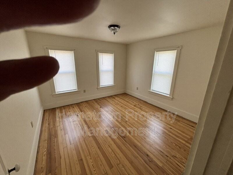 1135 Chestnut St - Photo 4 of 15