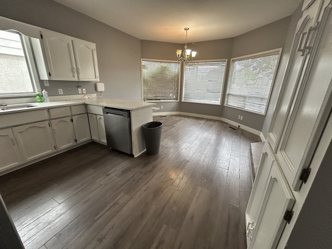 15615 24 Avenue - Photo 4 of 17