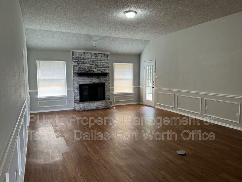 7724 Sagebrush Ct N - Photo 2 of 16