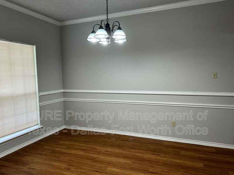 7724 Sagebrush Ct N - Photo 3 of 16