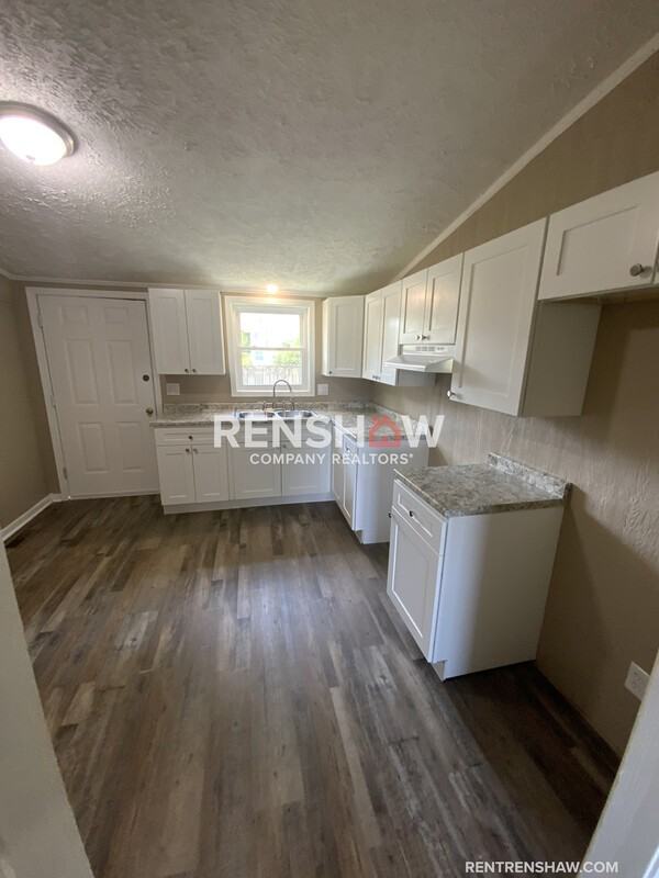 105 W College St #1 - Photo 2 of 16