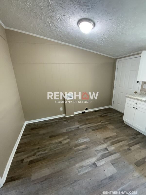 105 W College St #1 - Photo 4 of 16