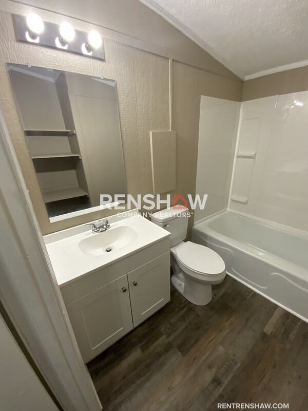 105 W College St #1 - Photo 5 of 16