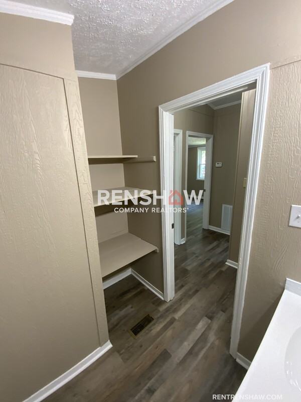 105 W College St #1 - Photo 7 of 16