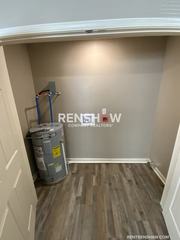 137 Hawthorne Ave - Photo 4 of 16