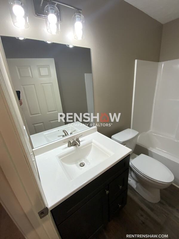 137 Hawthorne Ave - Photo 7 of 16