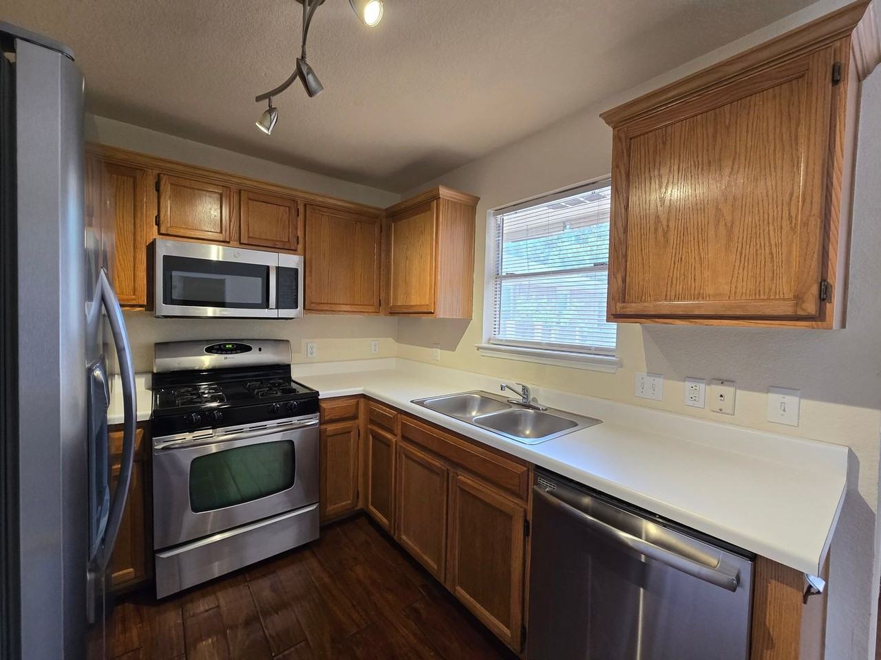 505 Shant St - Photo 5 of 28