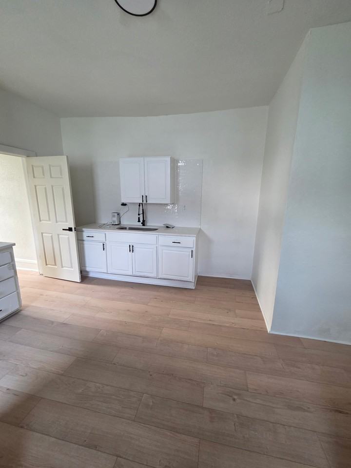 3037A Doctor William Finlayson Street - 1 #1 - Photo 6 of 16