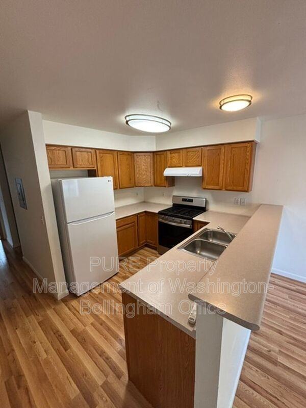 3255 Racine St #202 - Photo 5 of 18