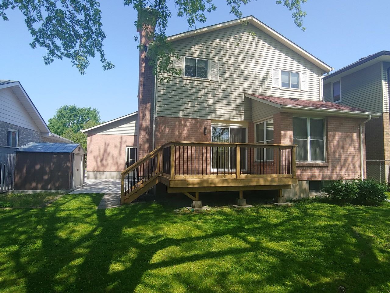 683 Braeside Crescent - Photo 2 of 16