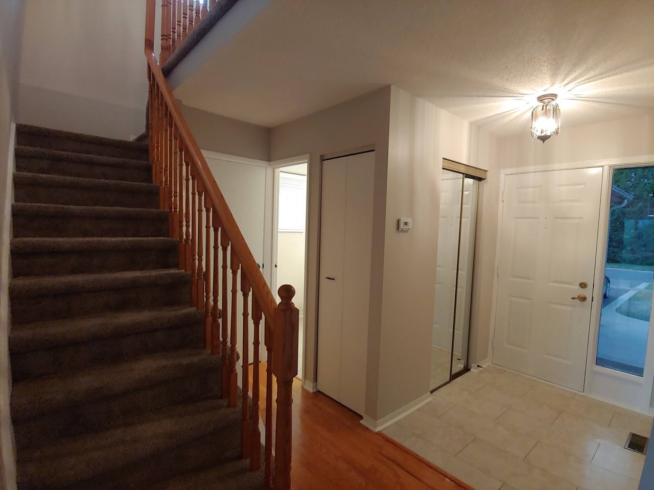 683 Braeside Crescent - Photo 5 of 16