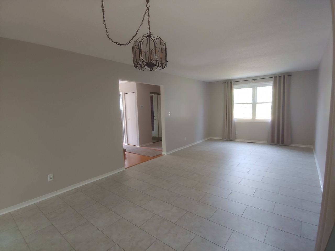 683 Braeside Crescent - Photo 6 of 16