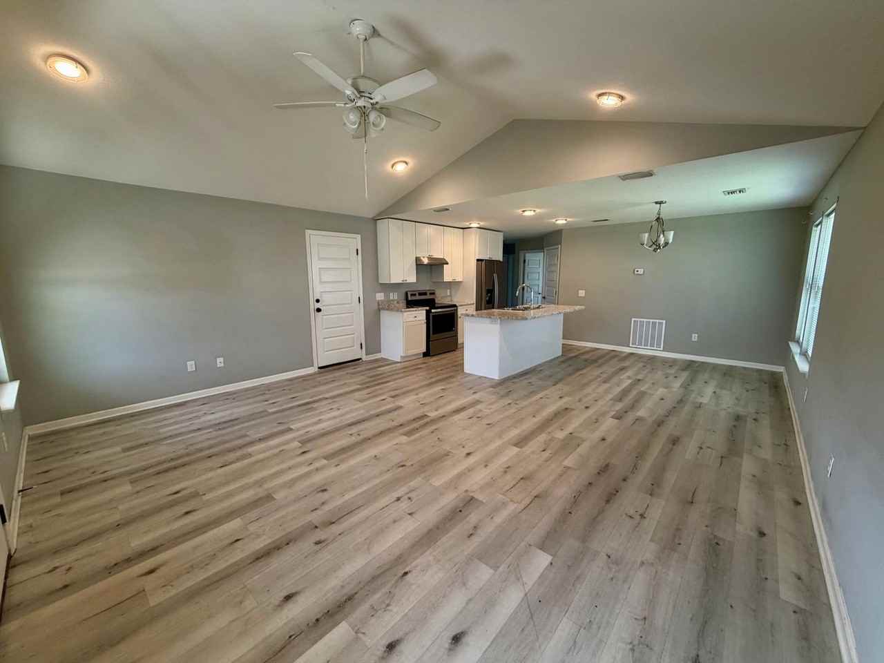 2419 Cocoa Ave - Photo 2 of 11