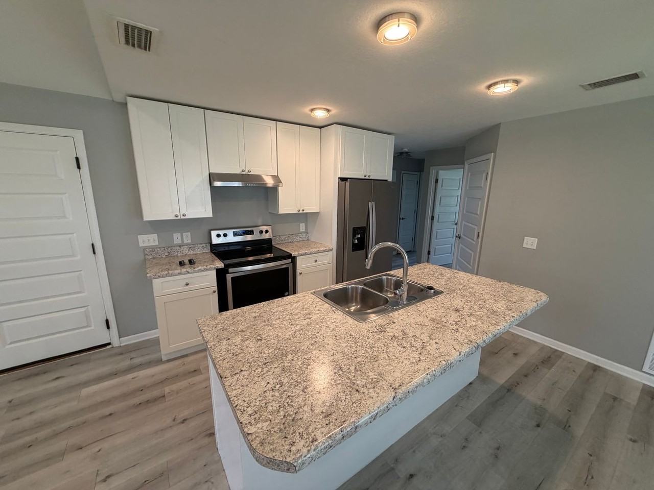 2419 Cocoa Ave - Photo 3 of 11