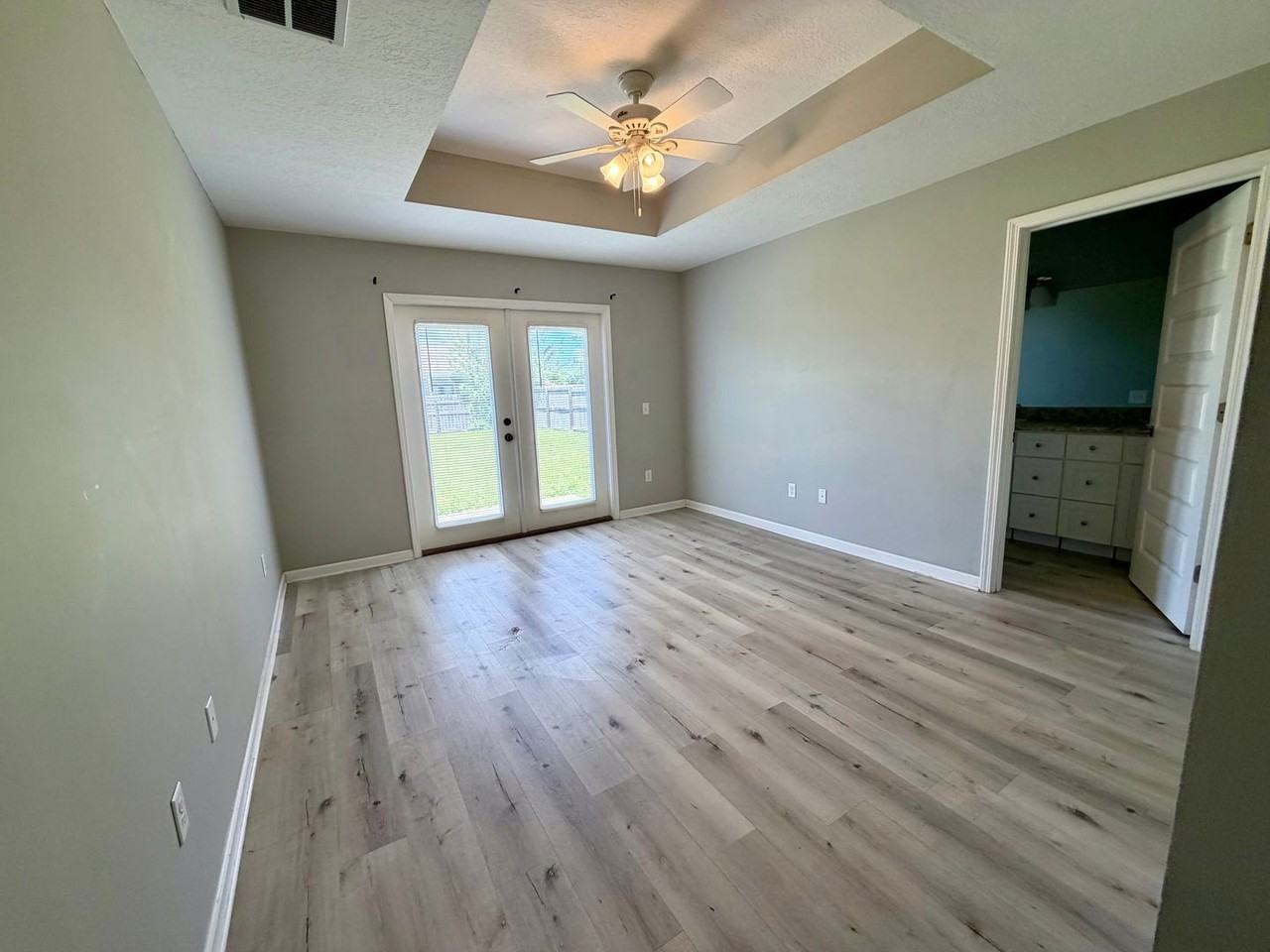 2419 Cocoa Ave - Photo 4 of 11