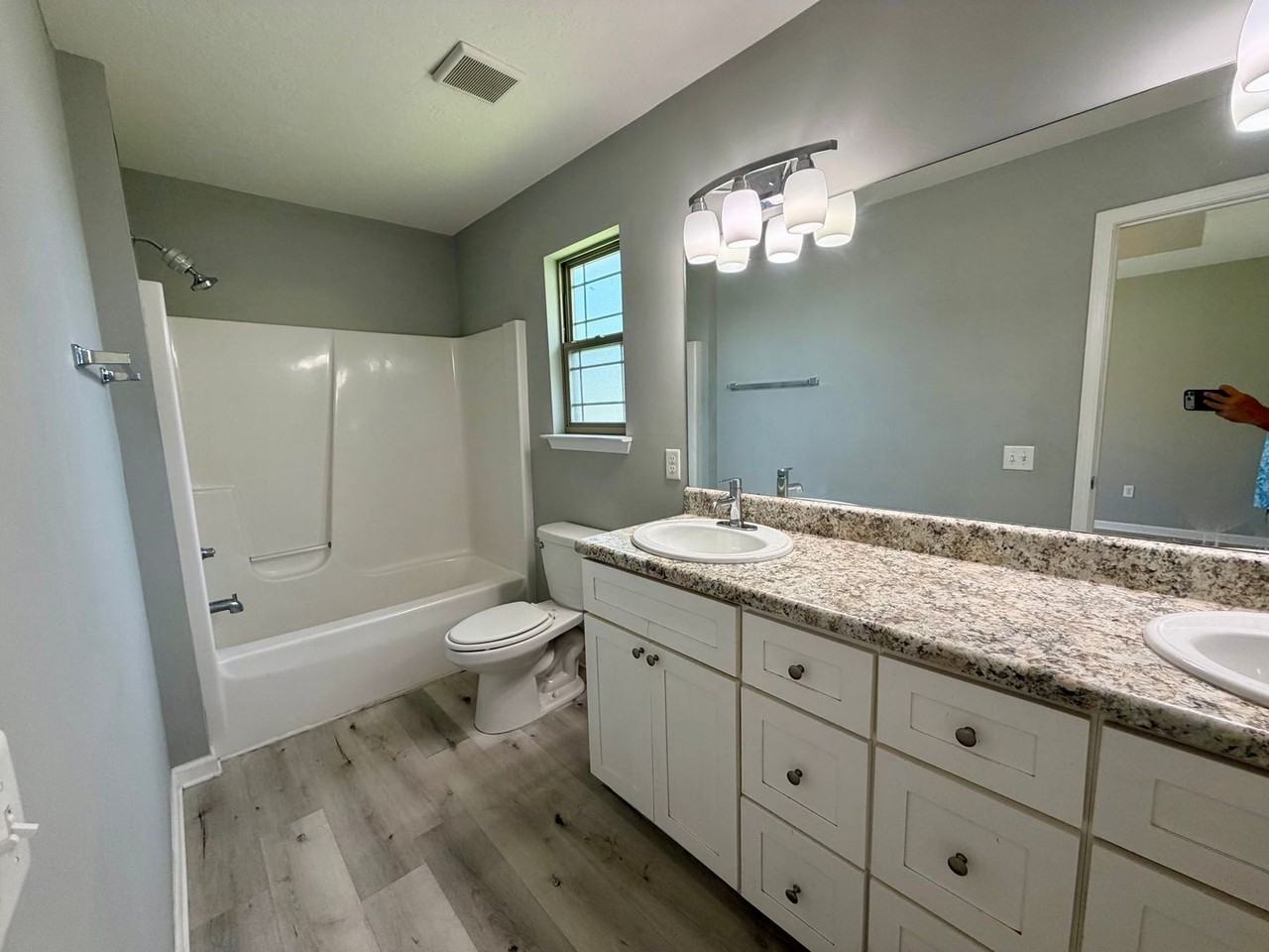2419 Cocoa Ave - Photo 5 of 11
