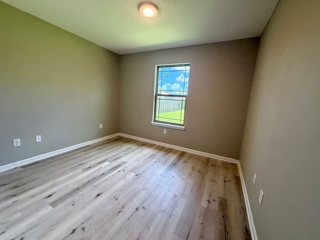 2419 Cocoa Ave - Photo 7 of 11