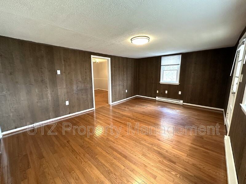 2828 Cedarhurst Rd #B - Photo 4 of 15
