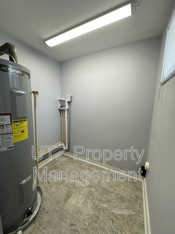 2828 Cedarhurst Rd #B - Photo 6 of 15