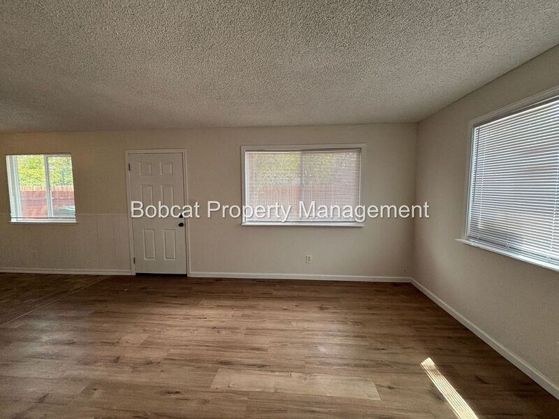 1501 N Edmonds Dr - Photo 3 of 23