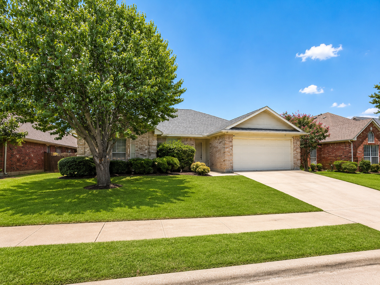 203 Kenosha Ln - Photo 3 of 13