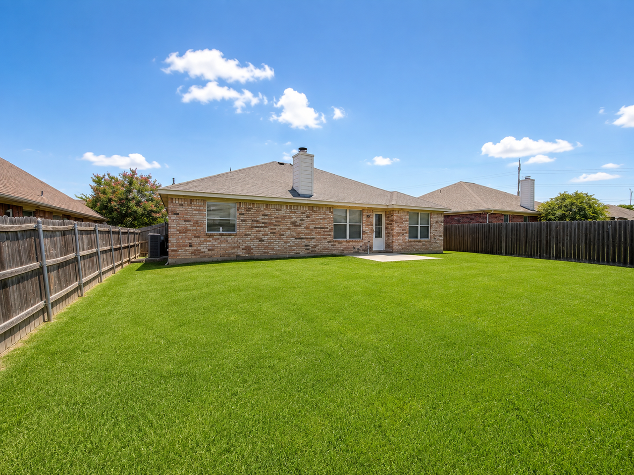 203 Kenosha Ln - Photo 4 of 13