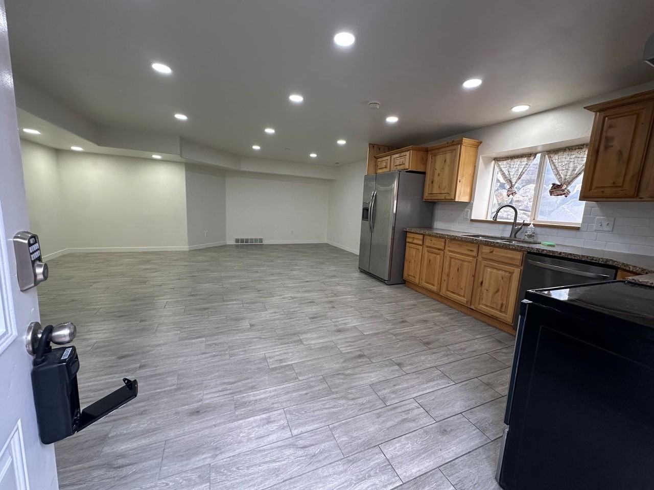 4000 E Mount Airey Dr - Photo 6 of 24
