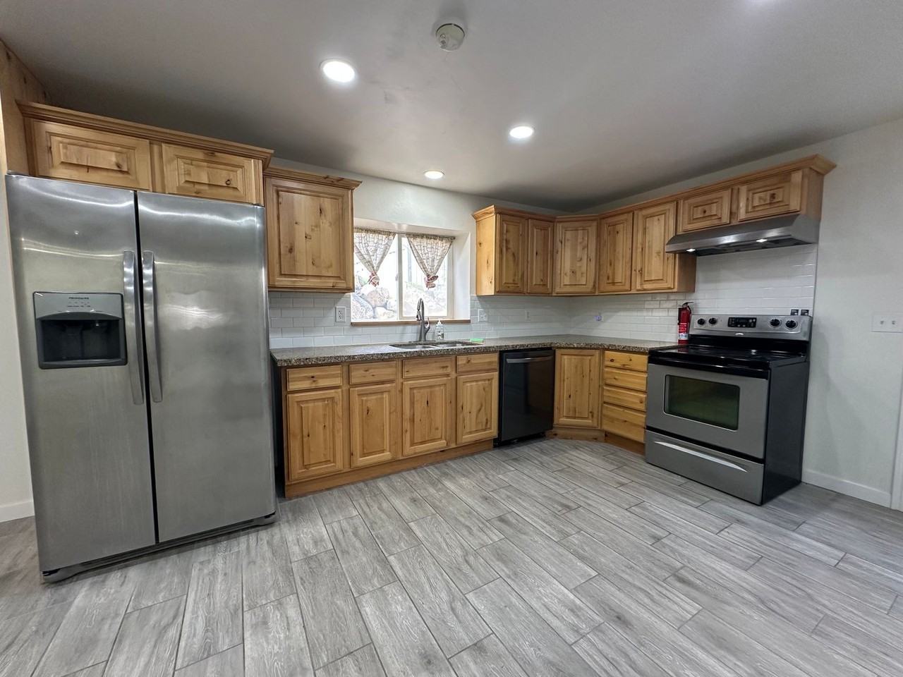 4000 E Mount Airey Dr - Photo 7 of 24