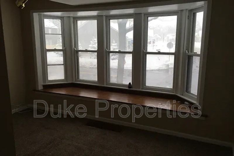 1179 Genesee St - Photo 4 of 5