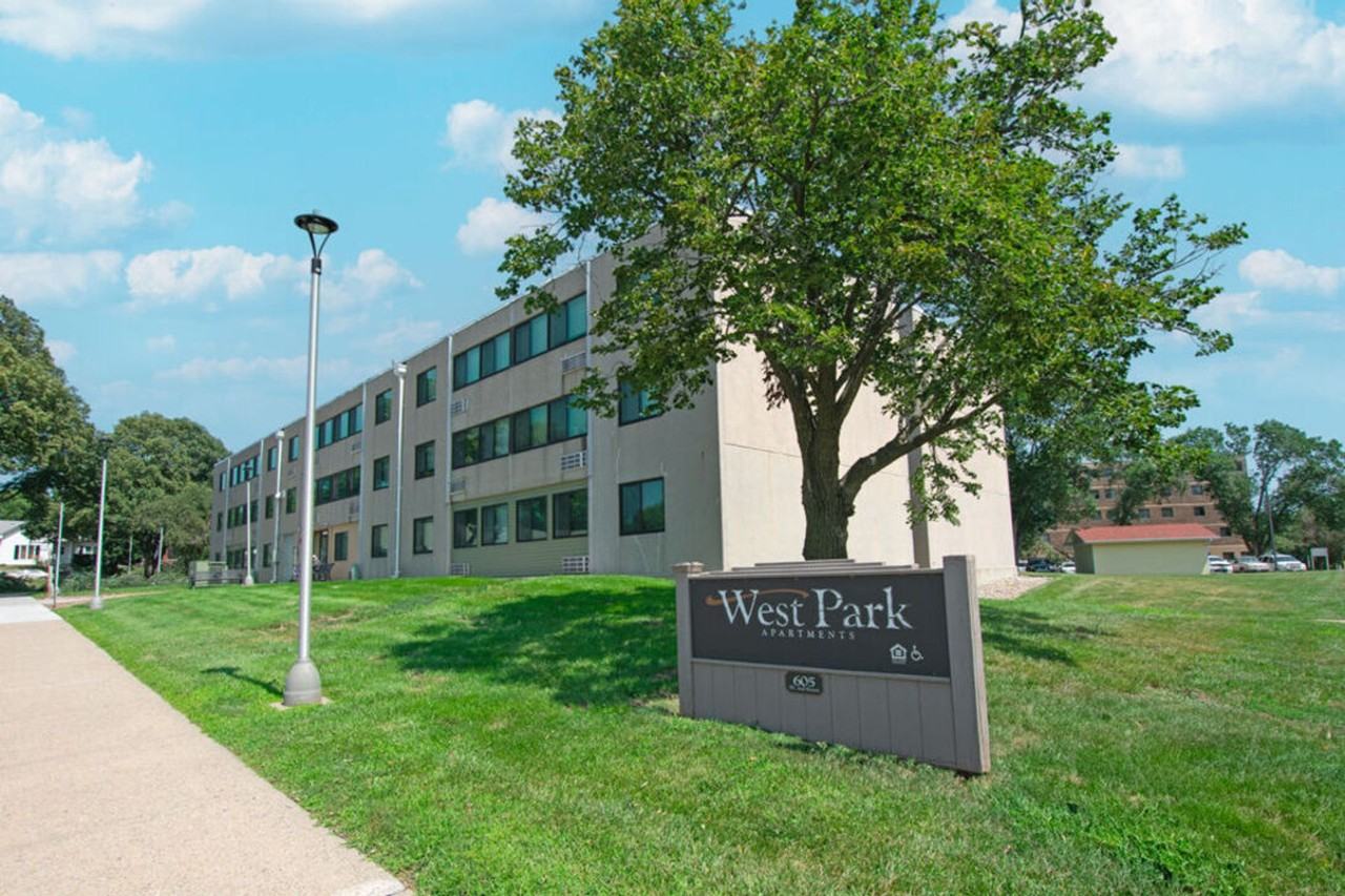 West Park Apartments - Photo 4 of 6