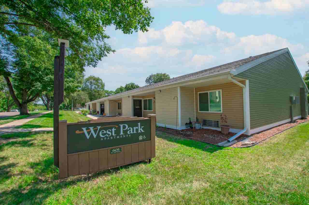 West Park Apartments - Photo 5 of 6