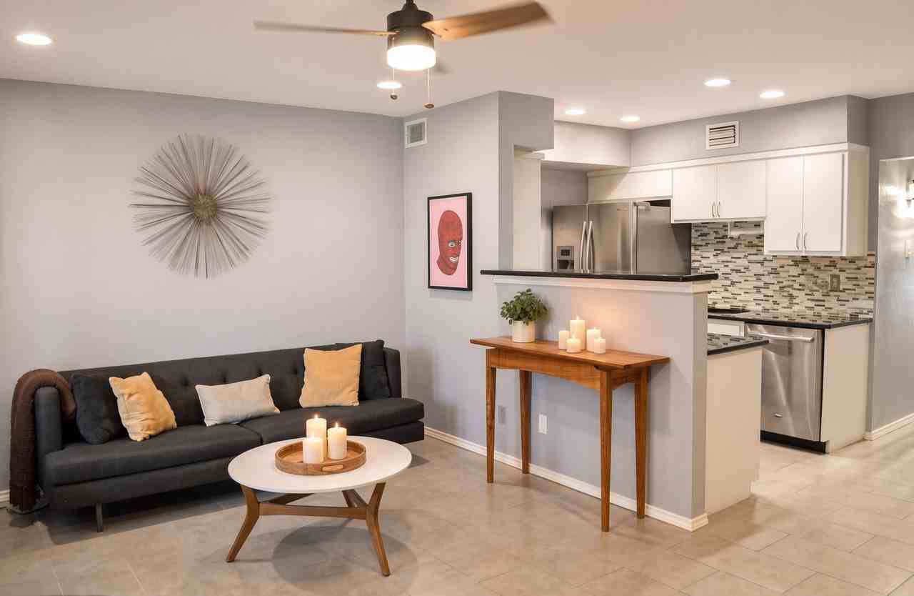 505 W 7th St - Photo 3 of 16