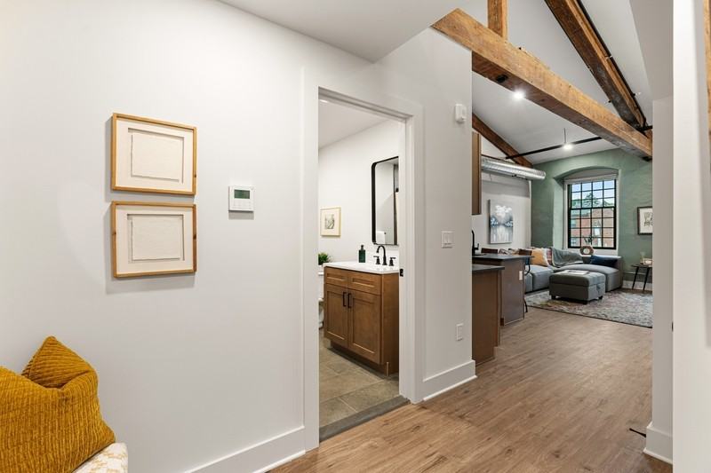 201 Leverington Ave - Photo 2 of 14