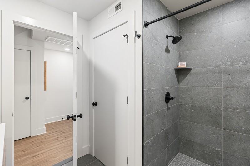 201 Leverington Ave - Photo 6 of 14