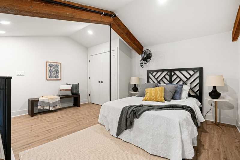 201 Leverington Ave - Photo 7 of 14
