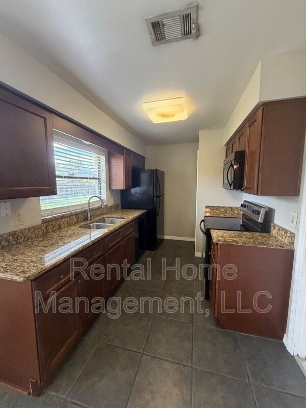 149 Hazel Blvd - Photo 4 of 10