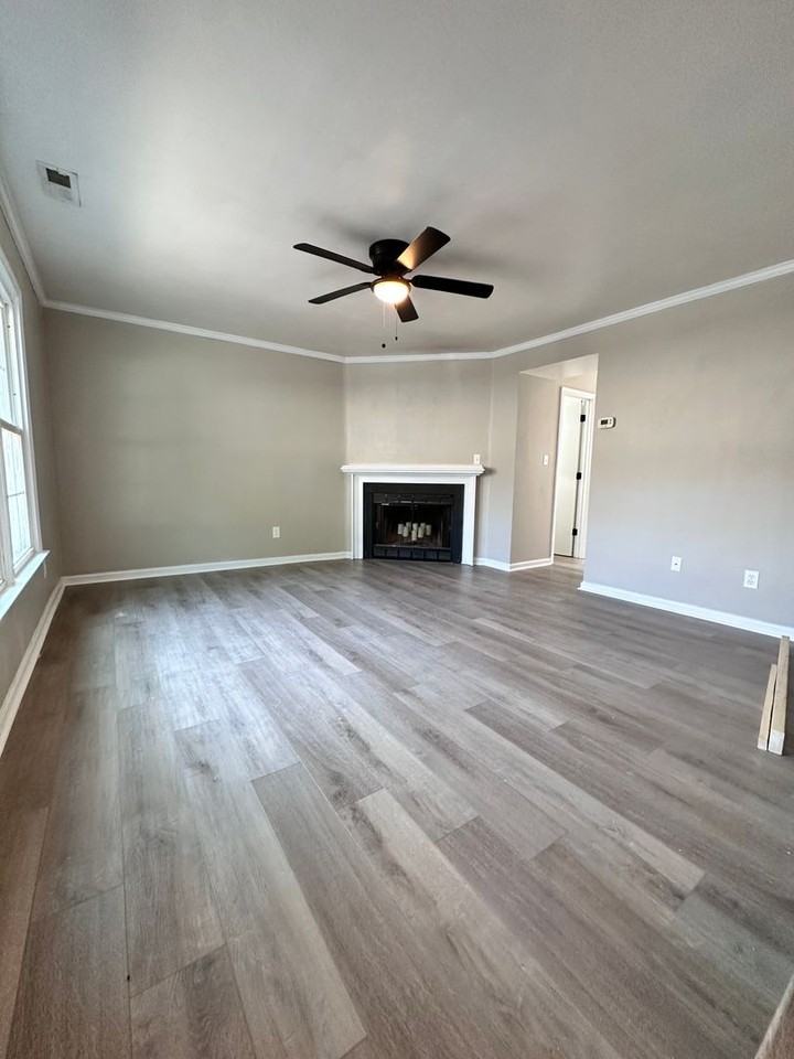 4807 Bay Winds Ct - Photo 3 of 17
