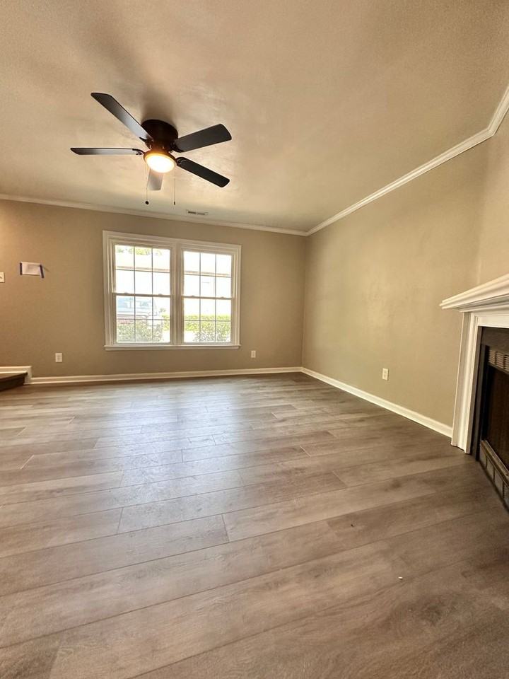 4807 Bay Winds Ct - Photo 4 of 17