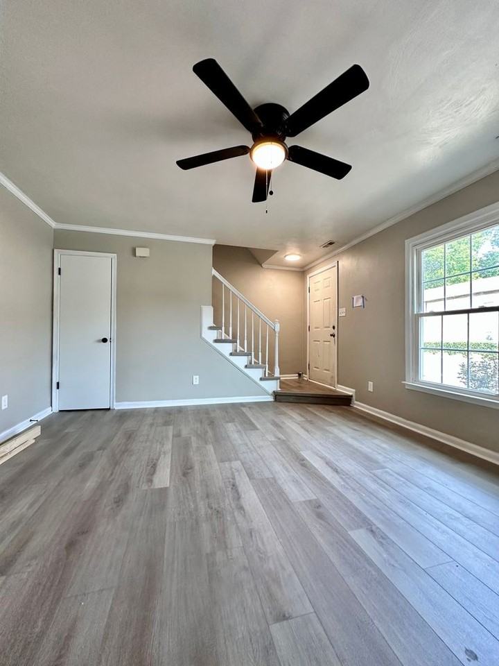 4807 Bay Winds Ct - Photo 5 of 17