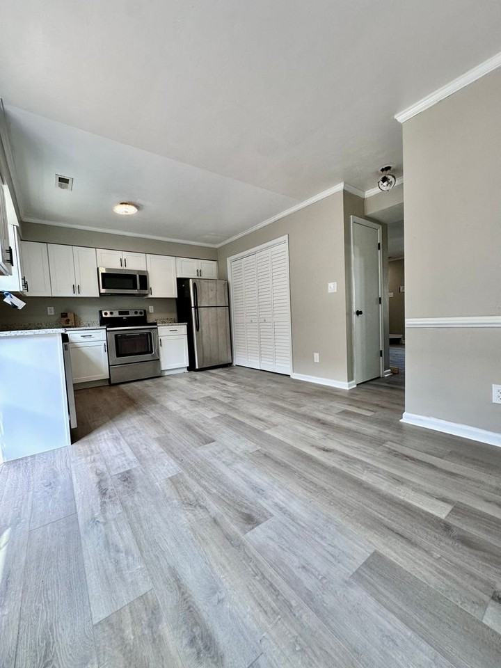 4807 Bay Winds Ct - Photo 6 of 17